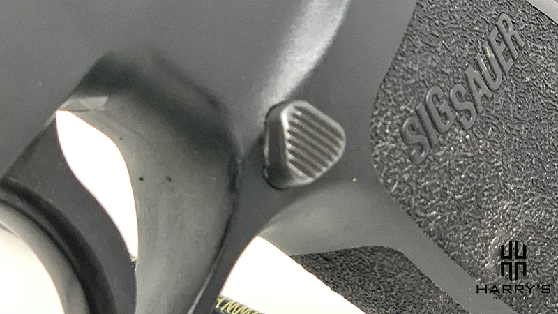 Glock 17 vs Sig P320 mag release