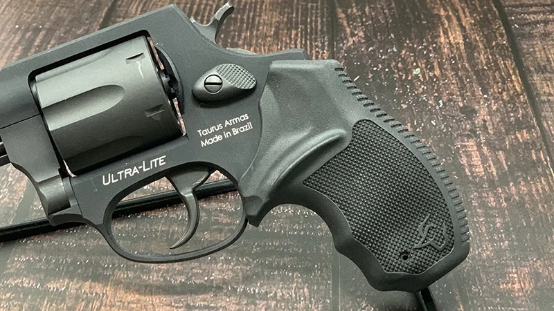 Taurus 856 Review grip